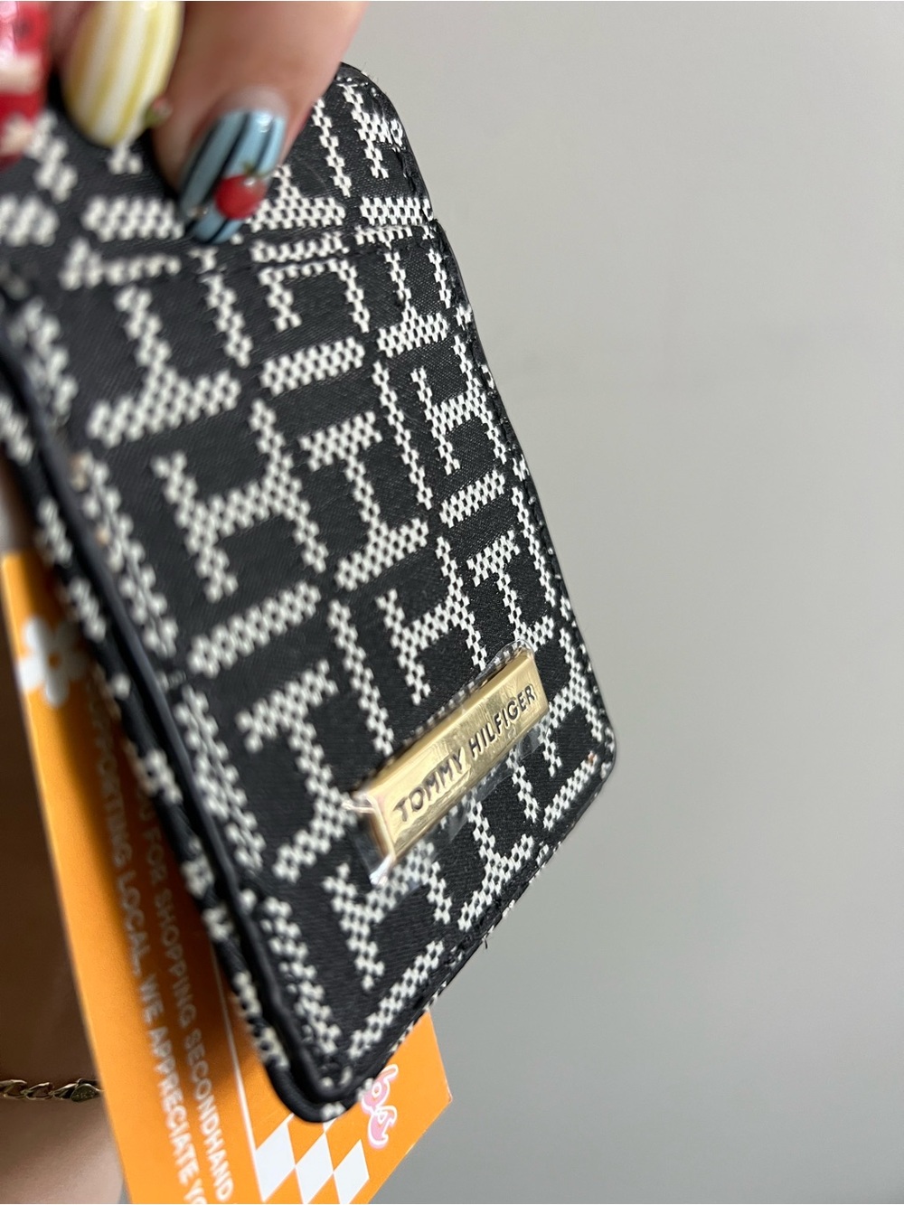 Tommy Hilfiger Black & White Monogram Card Holder Keychain - Picture 3 of 4